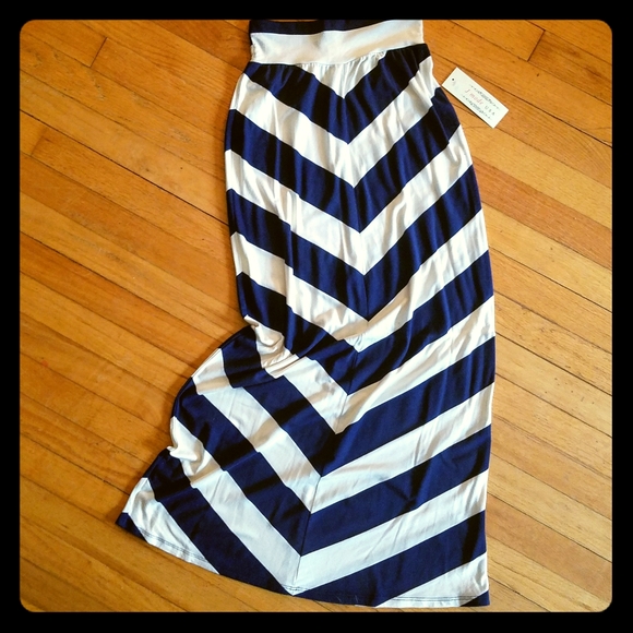 Navy blue and white chevron maxi skirt - Picture 1 of 5